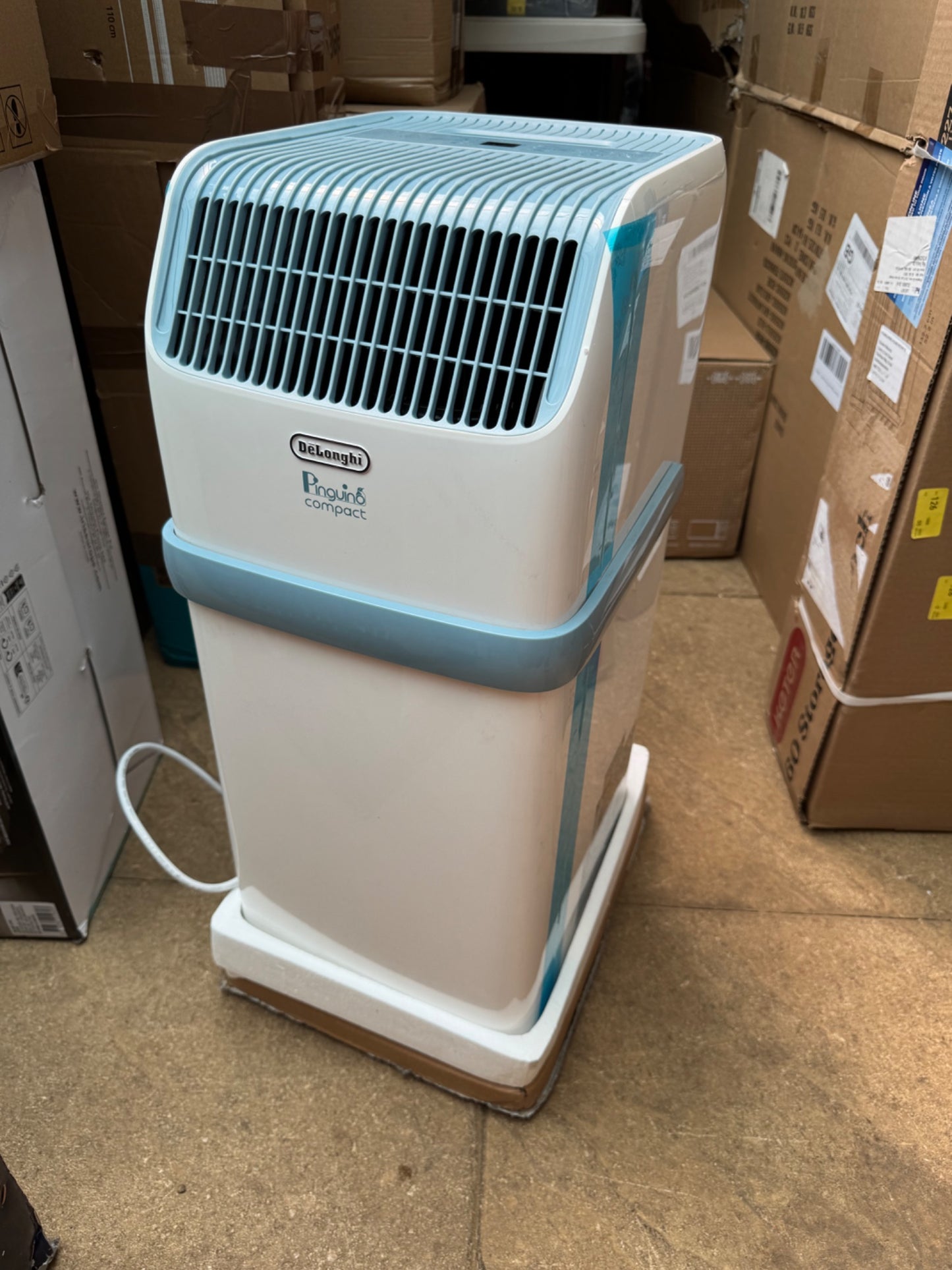De'Longhi Pinguino Portable Air Conditioner 8300 BTU ES72 Remote 2.1kW White