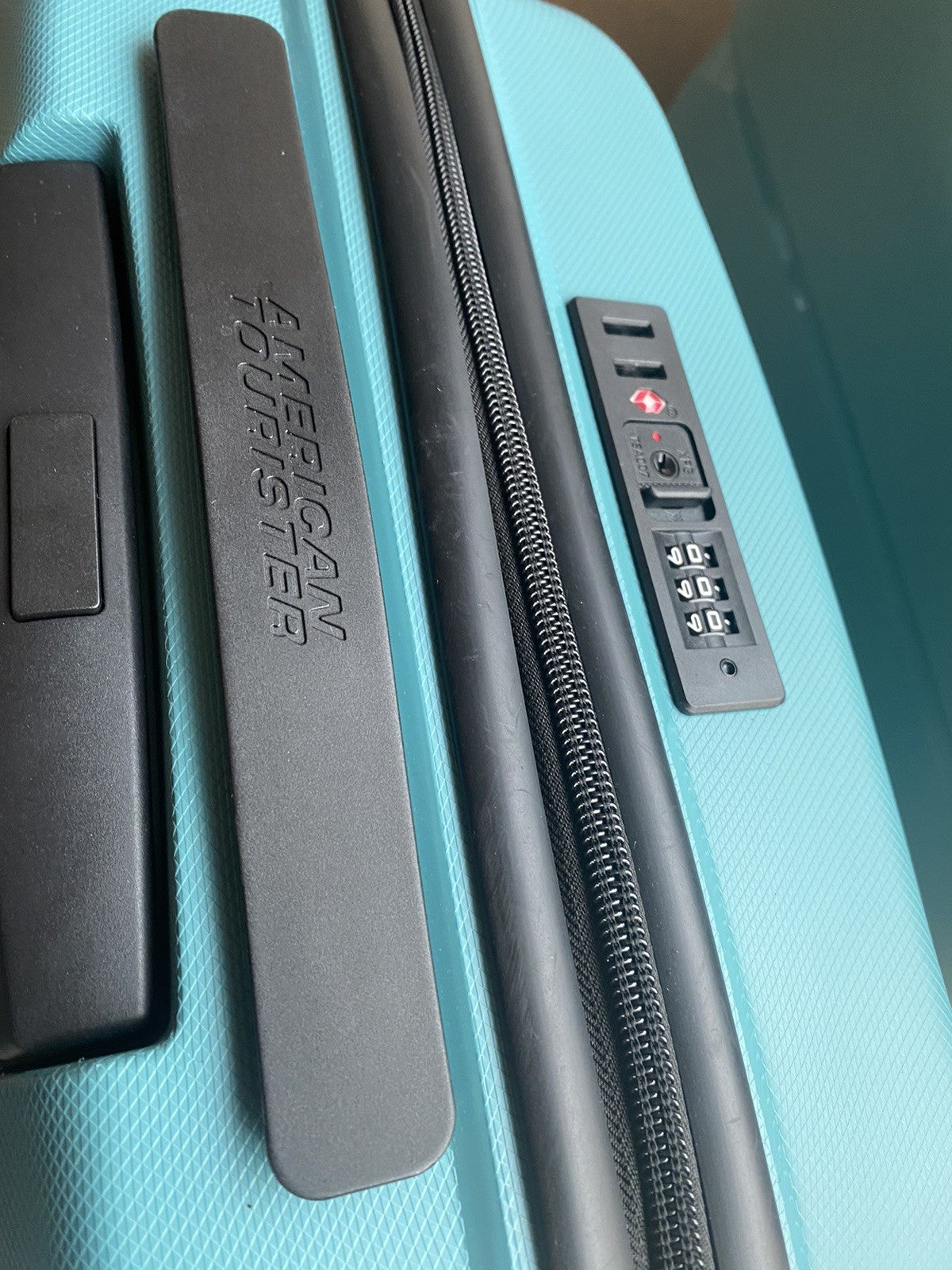 American Tourister Air Move 3 Piece Luggage Set in Teal, Used