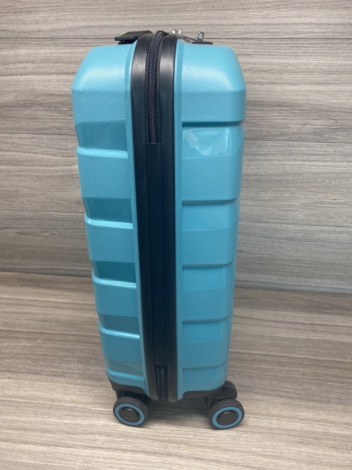 American Tourister Air Move 3 Piece Luggage Set in Teal, Ex-Display