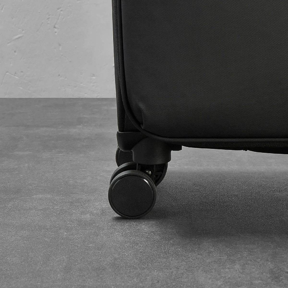 Rock Harper 2 Piece Softside Cabin and Holdall Luggage Set In Black