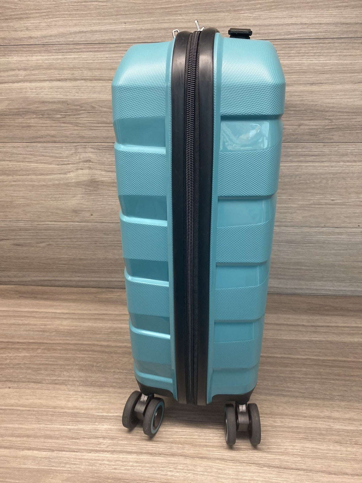 American Tourister Air Move 3 Piece Luggage Set in Teal, Ex-Display