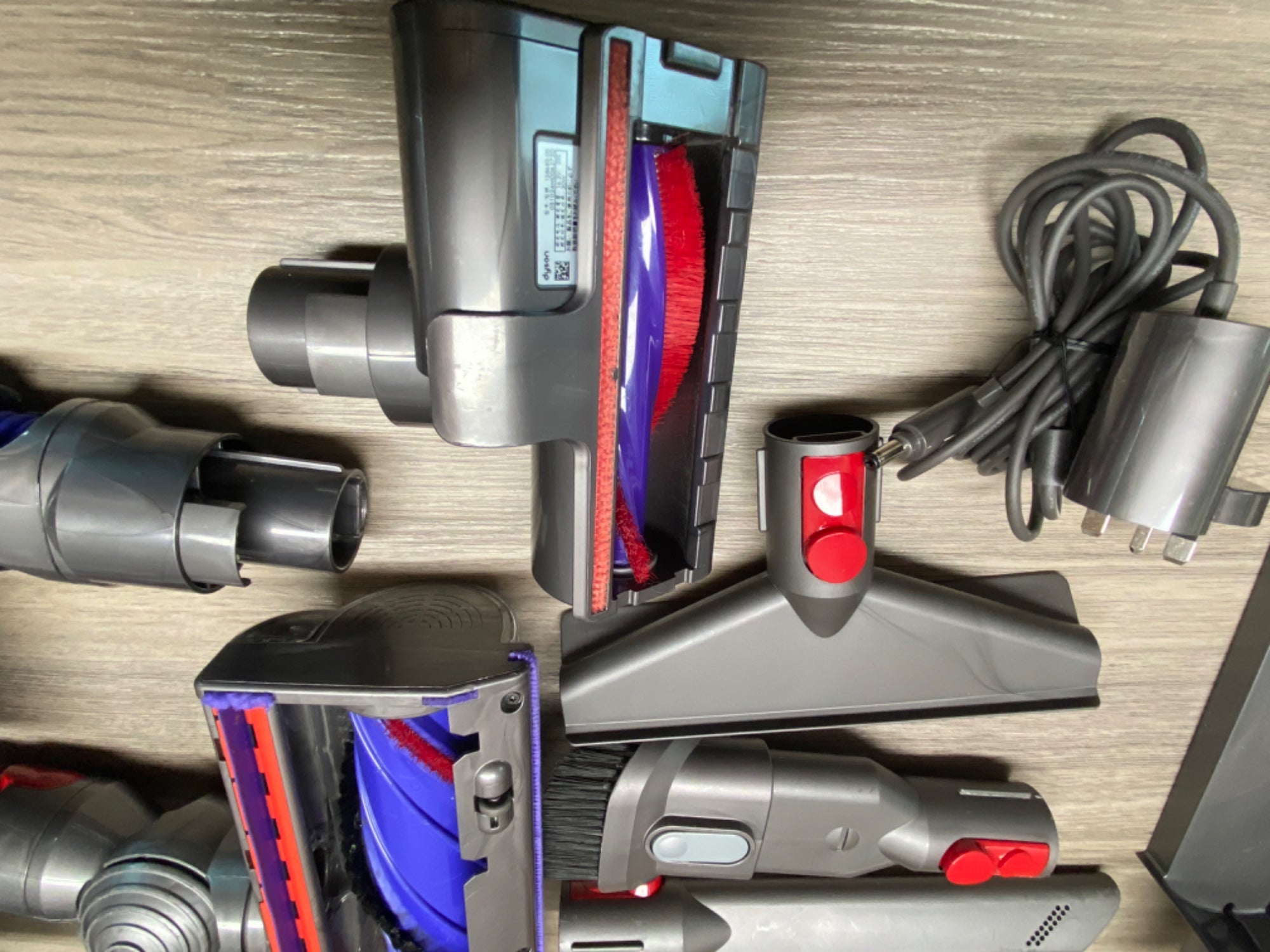 Dyson V8 Absolute Cordless Stick Vacuum Cleaner 476596-01 Orange 40 Min Runtime