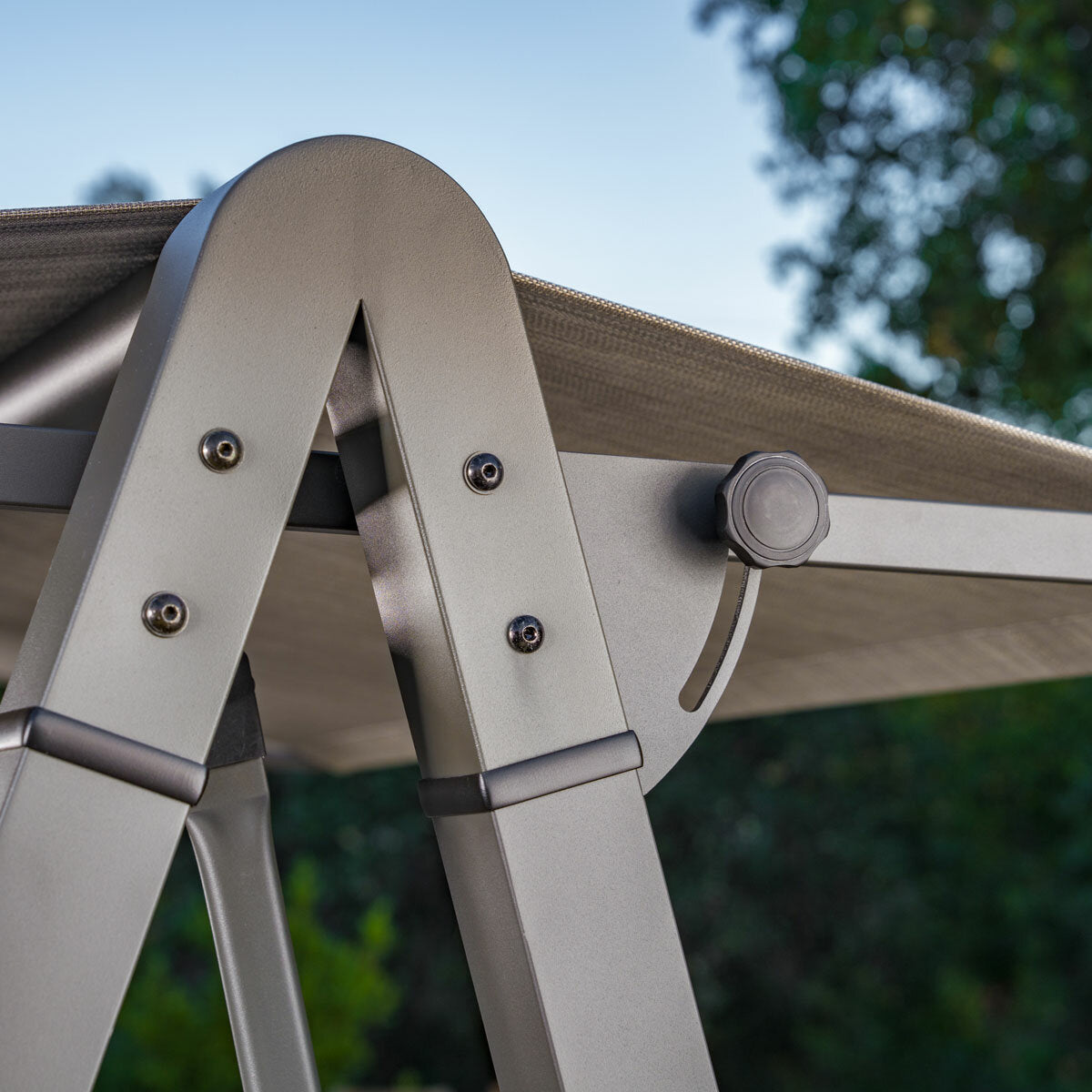 SunVilla Pine Knoll 2 Seat Garden Patio Swing Chair Canopy Aluminium Beige
