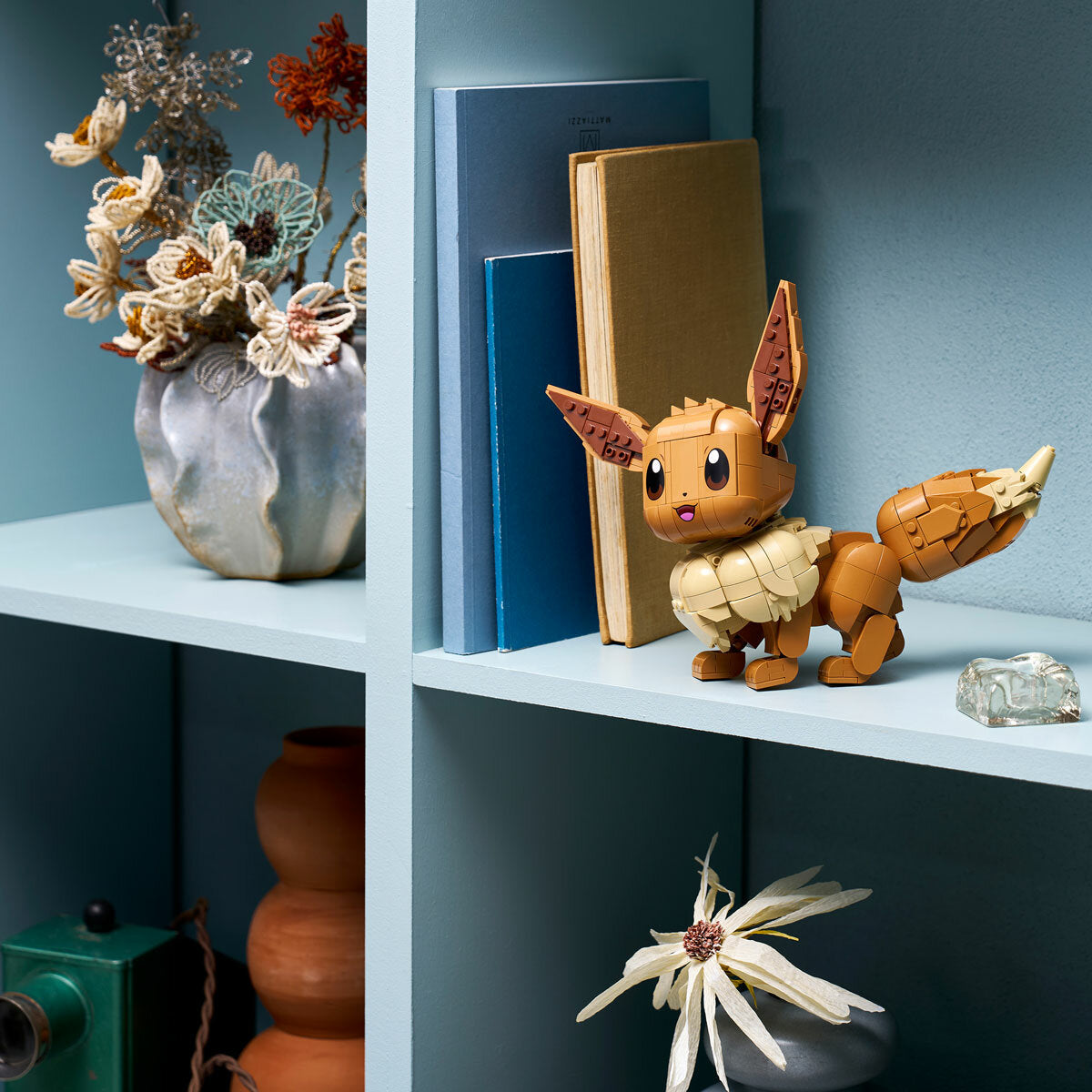 LEGO Pokémon Eevee Brick Figure Building Set 72151 587 Pieces Desk Decor 18+