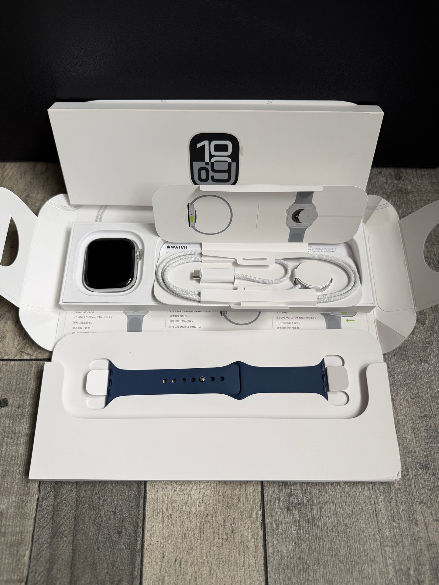 Apple Watch Series 10 GPS 46mm Silver Aluminium Denim Sport Band S/M Smartwatch