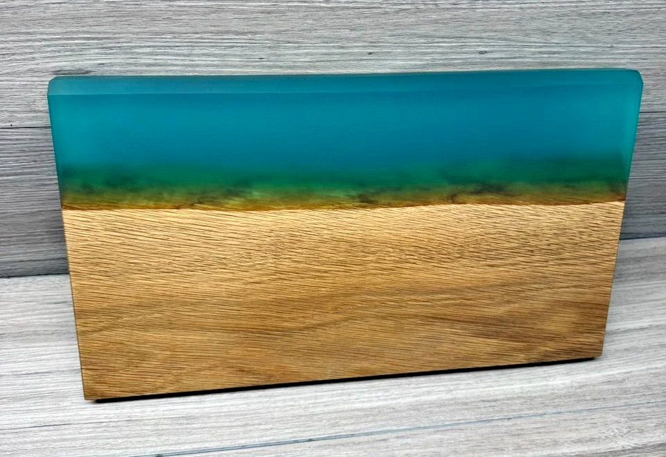 Handmade Oak & Resin chopping board LUEVA.ART