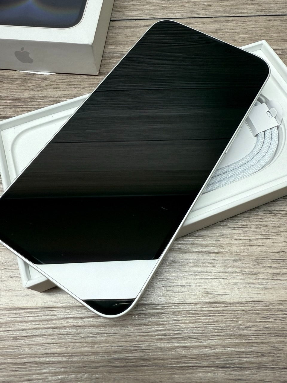 Apple iPhone 16e 128GB Sim Free Mobile Phone in White, MD1R4QN/A 41 cycles