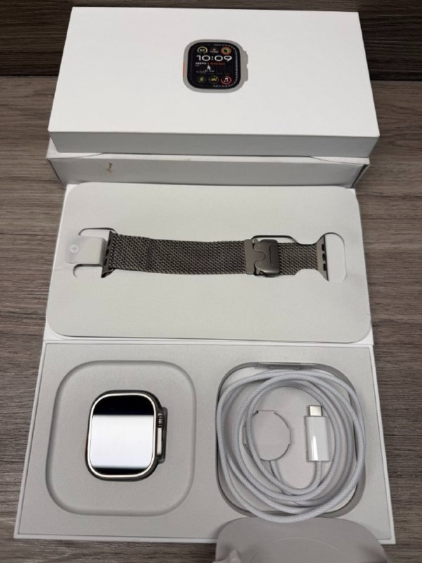 Apple Watch Ultra 2 GPS + Cellular 49mm Titanium Case Milanese Large MX5T3QA/A