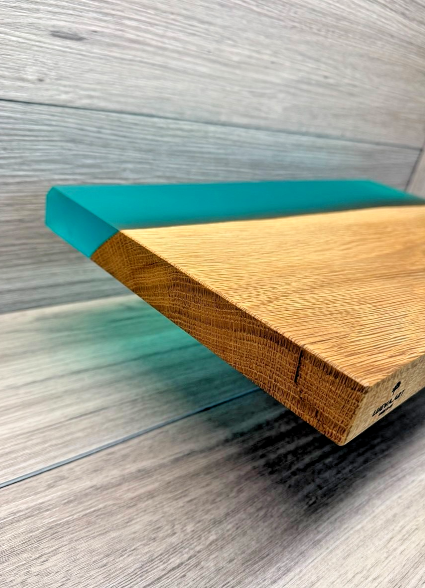 Handmade Oak & Resin chopping board LUEVA.ART