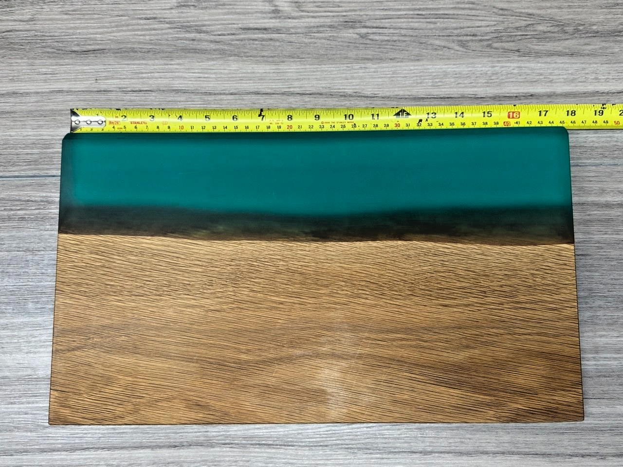 Handmade Oak & Resin chopping board LUEVA.ART