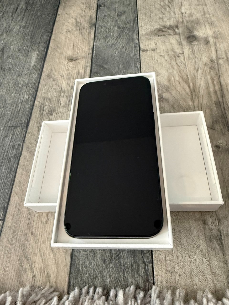 Apple iPhone 16e 256GB Sim Free Mobile Phone in Black, MD1T4QN/A - 82 Cycles