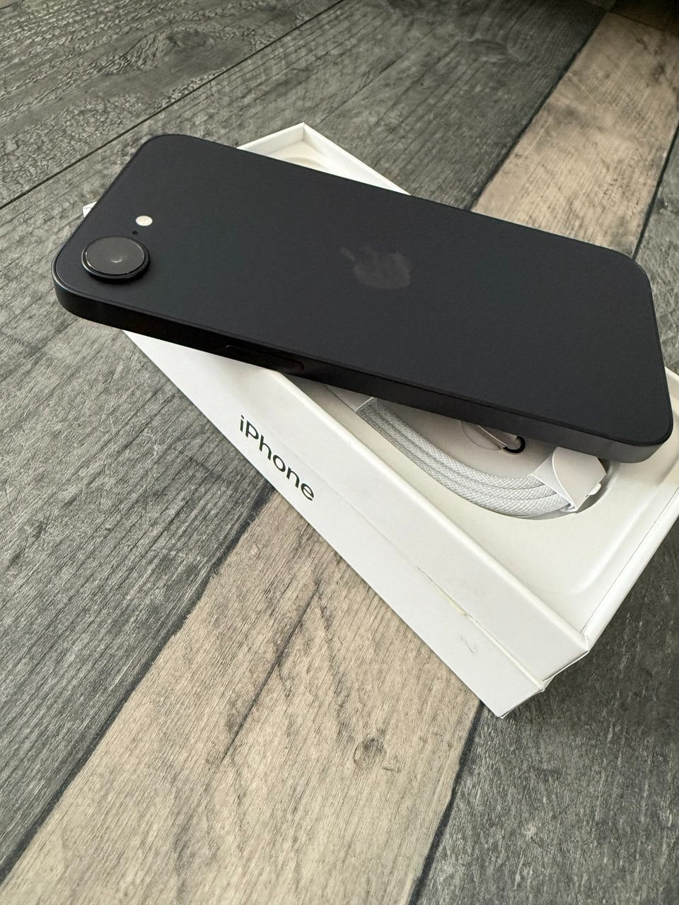 Apple iPhone 16e 256GB Sim Free Mobile Phone in Black, MD1T4QN/A - 82 Cycles