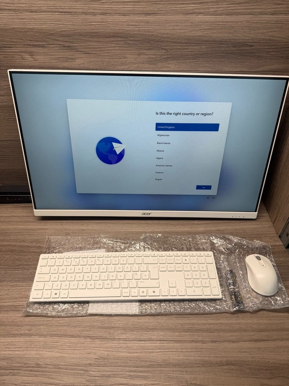 Acer C27-195ES Core i7, 16GB RAM, 1TB SSD, 27 Inch All in One PC, DQ.BNREK.006