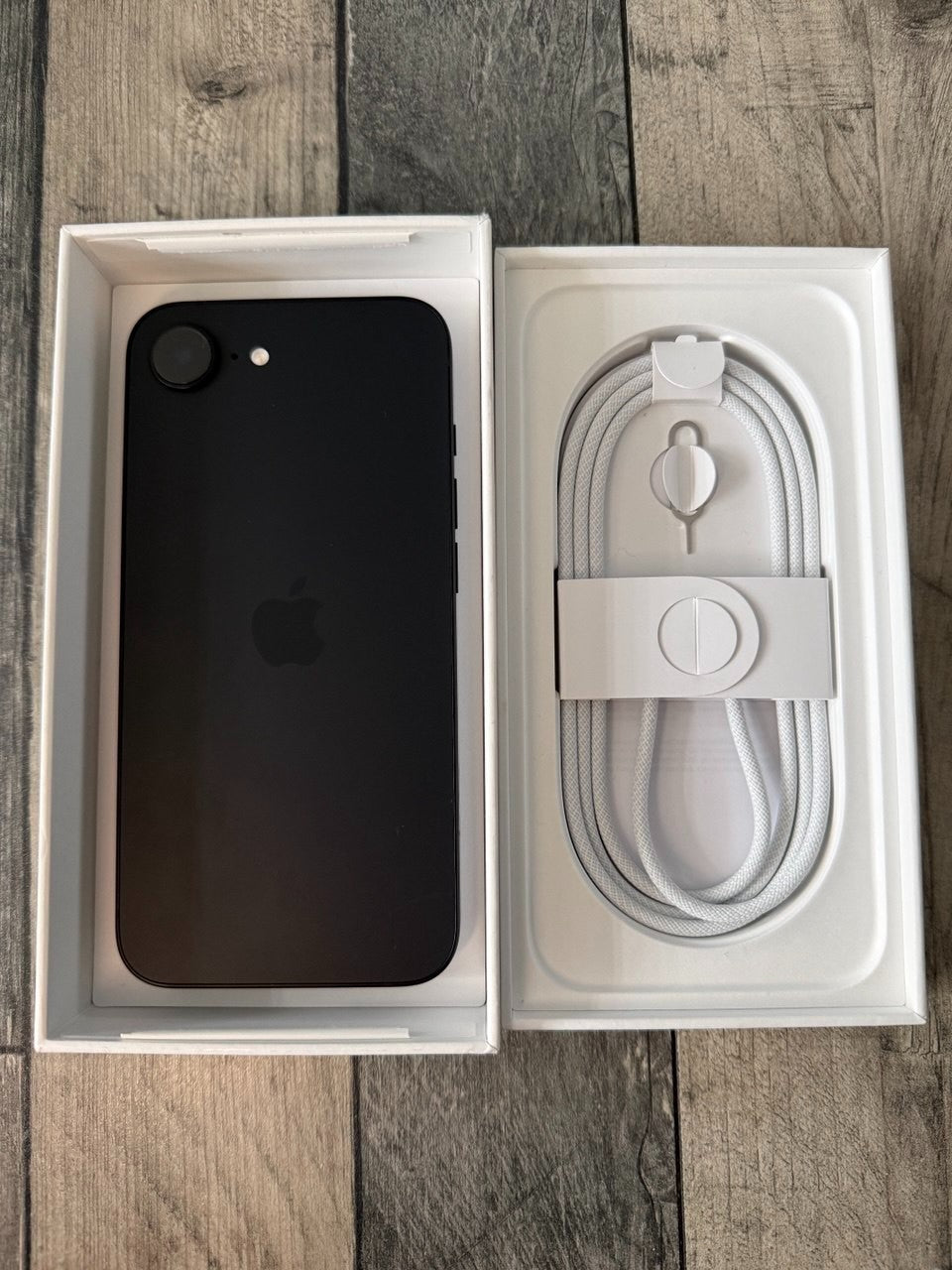 Apple iPhone 16e 256GB Sim Free Mobile Phone in Black, MD1T4QN/A - 82 Cycles