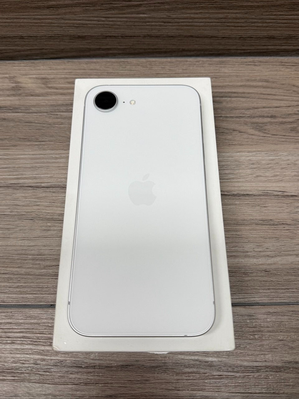 Apple iPhone 16e 128GB Sim Free Mobile Phone in White, MD1R4QN/A 41 cycles