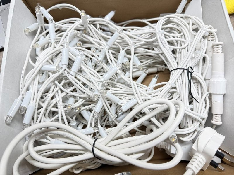 Costco Lights4You 13ft (4m) 152 LED Warm White Outdoor Icicle Light Christmas