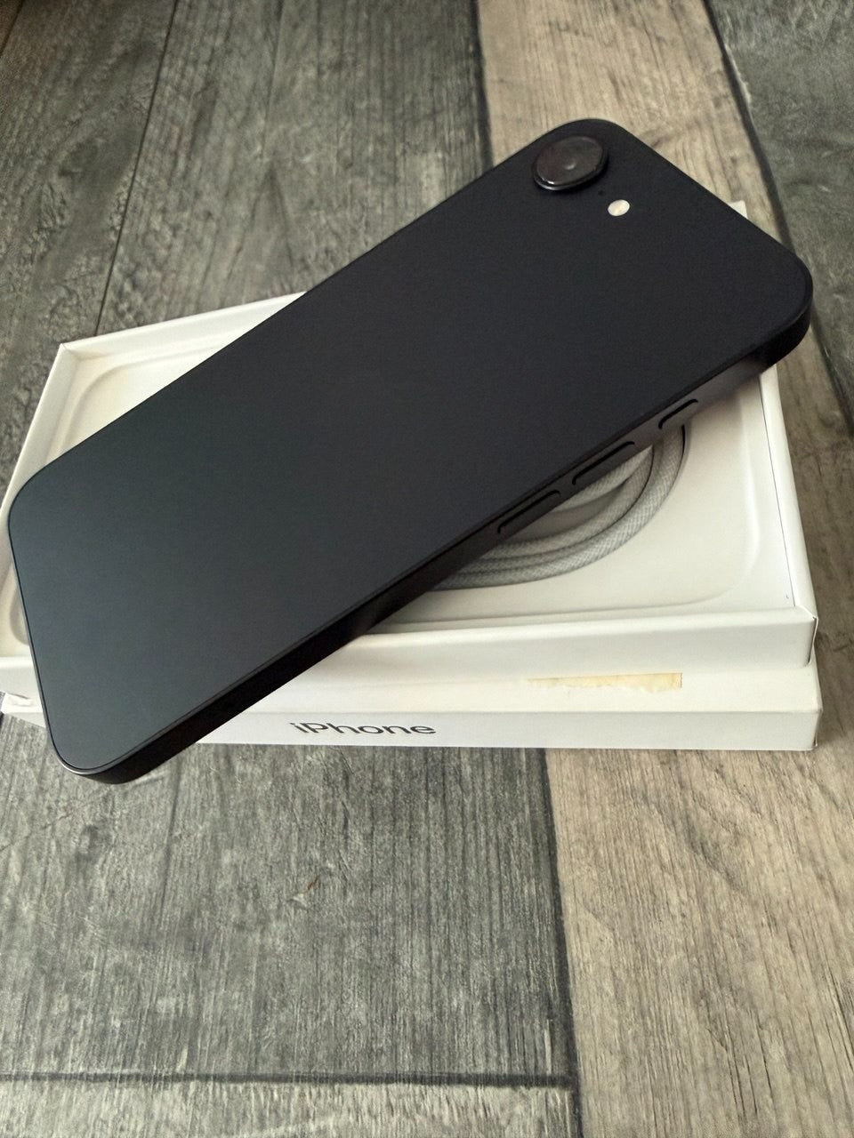 Apple iPhone 16e 256GB Sim Free Mobile Phone in Black, MD1T4QN/A - 82 Cycles