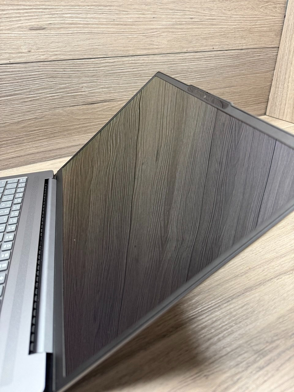 Lenovo IdeaPad Pro 5, Copilot+ PC  AMD AI 5, 24GB RAM 1TB SSD 83JN0023UK 16 Inch