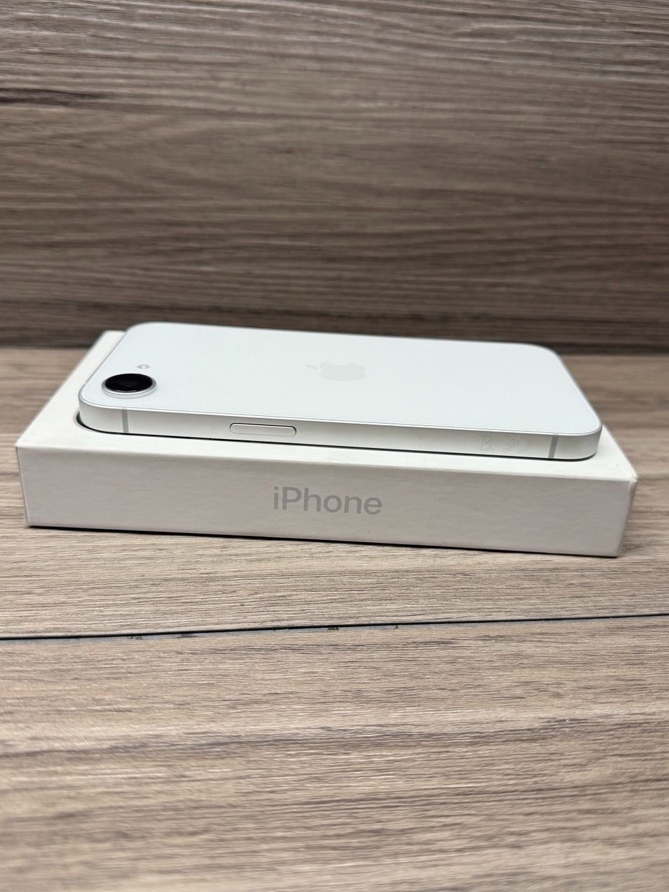 Apple iPhone 16e 128GB Sim Free Mobile Phone in White, MD1R4QN/A 41 cycles