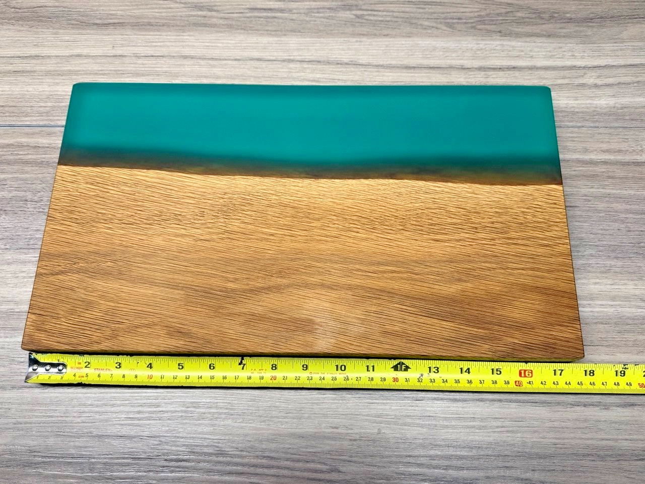 Handmade Oak & Resin chopping board LUEVA.ART