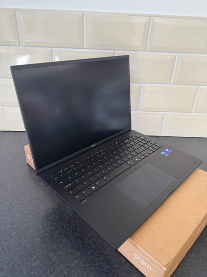 LG Gram 16Z90TL Intel Core Ultra 7 16GB 1TB SSD 16" Laptop Black Wi-Fi 7
