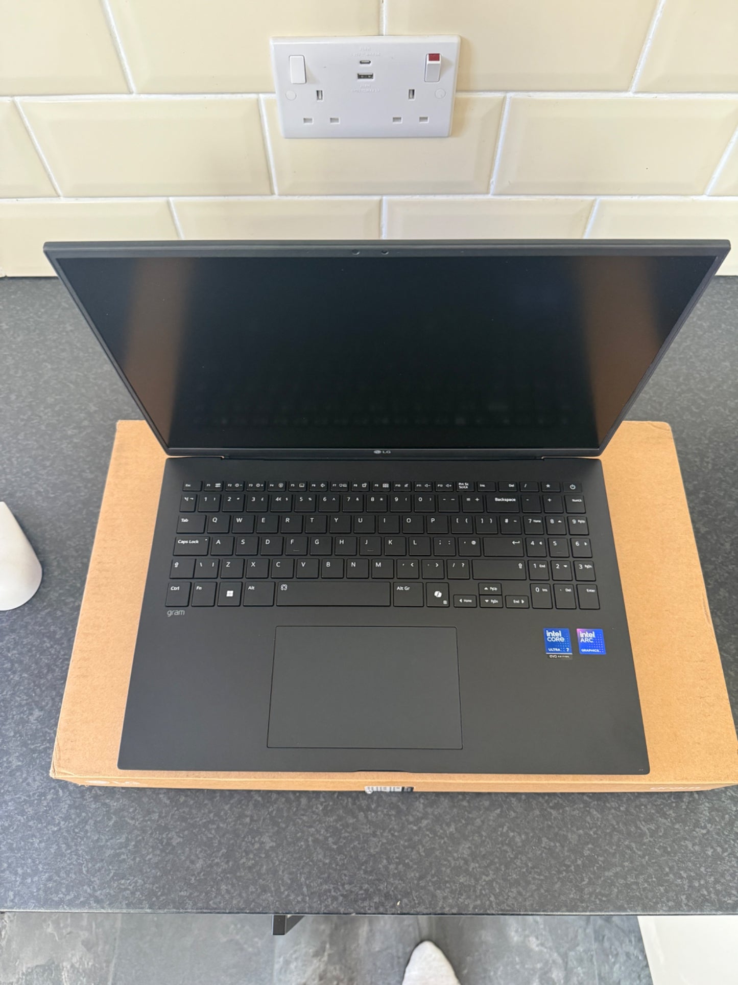 LG Gram 16Z90TL Intel Core Ultra 7 16GB 1TB SSD 16" Laptop Black Wi-Fi 7