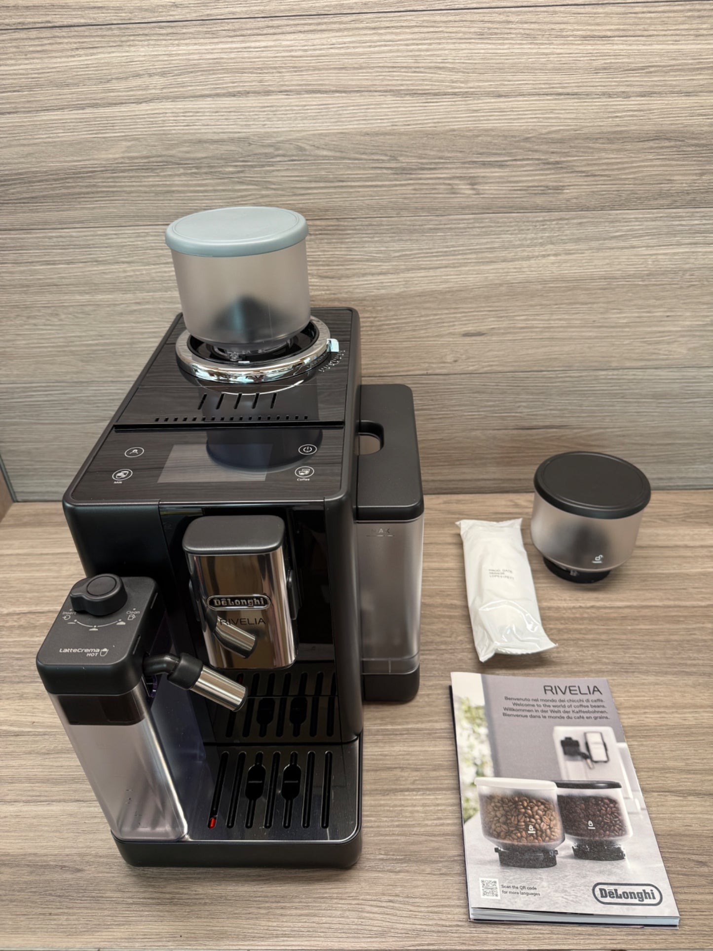 De'Longhi Rivelia Bean to Cup Coffee Machine EXAM440.55.B Black 19 Bar 1.4L