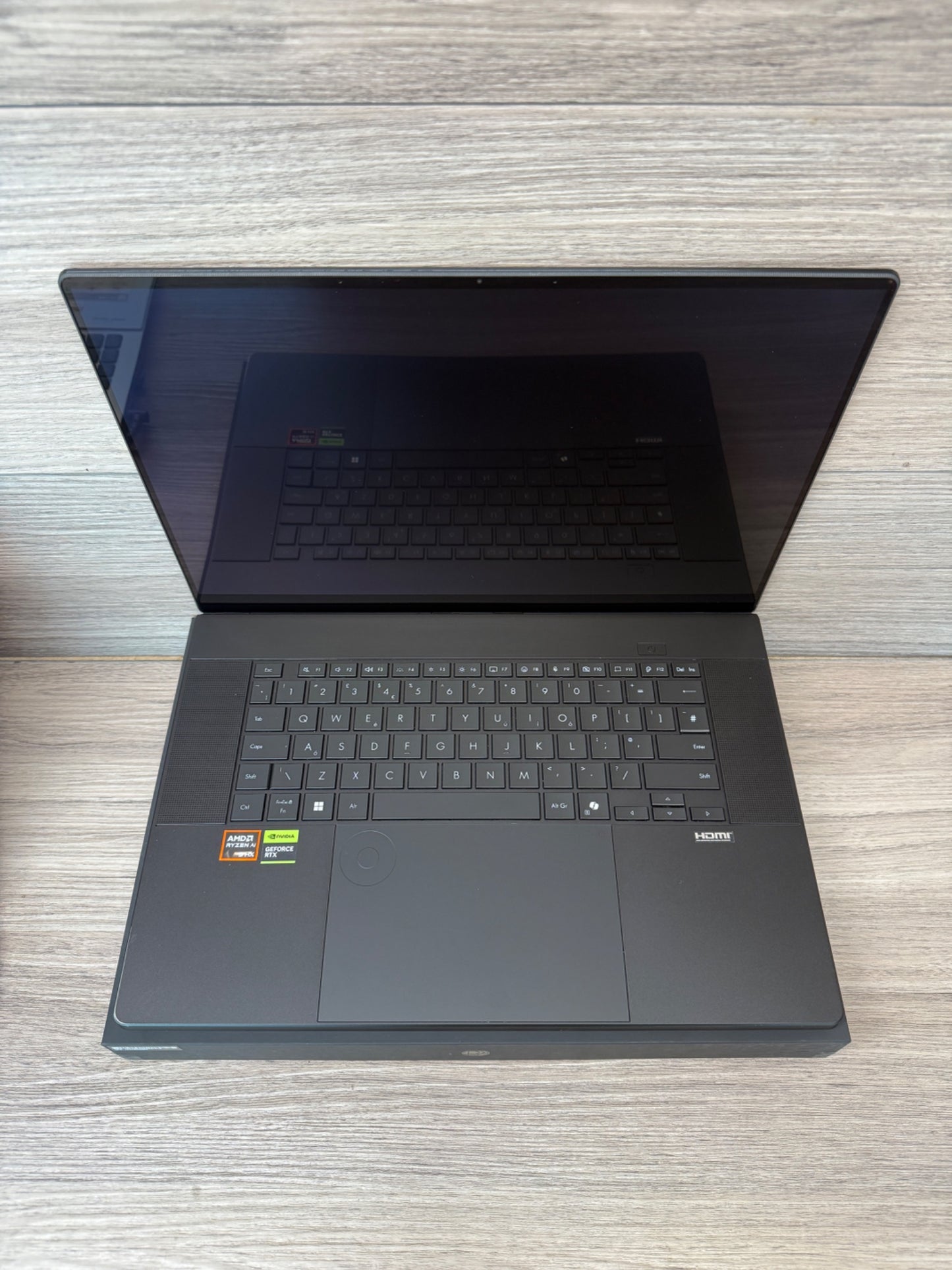 ASUS ProArt H7606WR 16" 4K OLED Laptop Ryzen AI 9 32GB 2TB RTX 5070 Ti Black