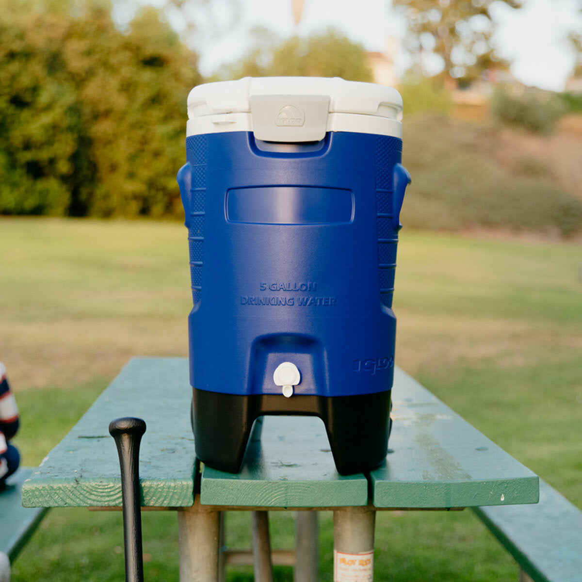 Igloo 5 Gallon Sport Rolling Cooler Water Dispenser Wheeled Outdoor Camping