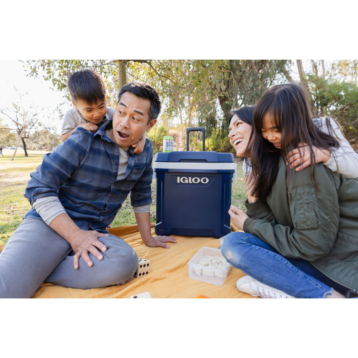 Igloo MaxCold 62QT Latitude Roller Cooler Navy 58 Litre Wheeled Camping Ice Box