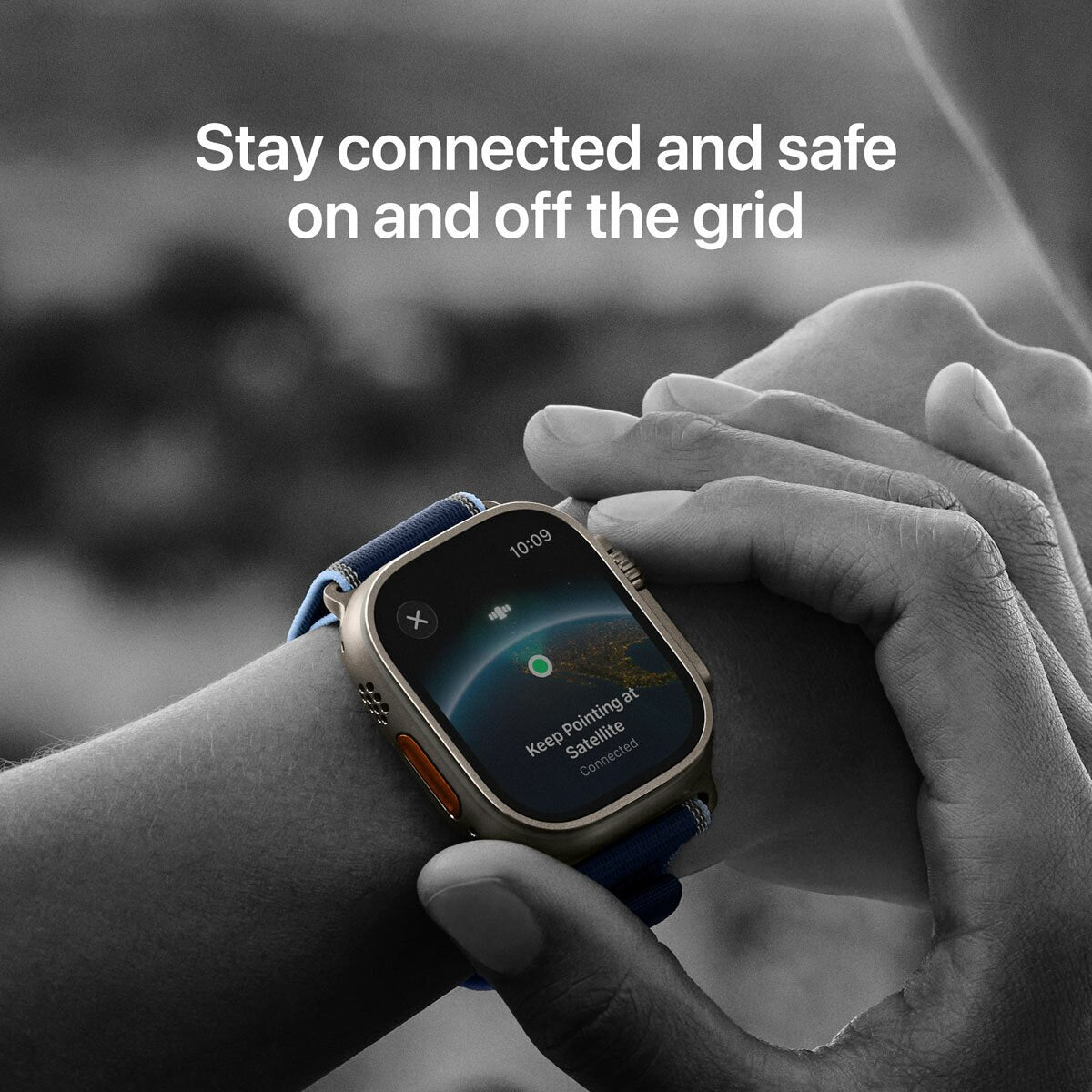 Apple Watch Ultra 3 GPS Cellular 49mm Titanium Bright Blue Trail Loop S/M