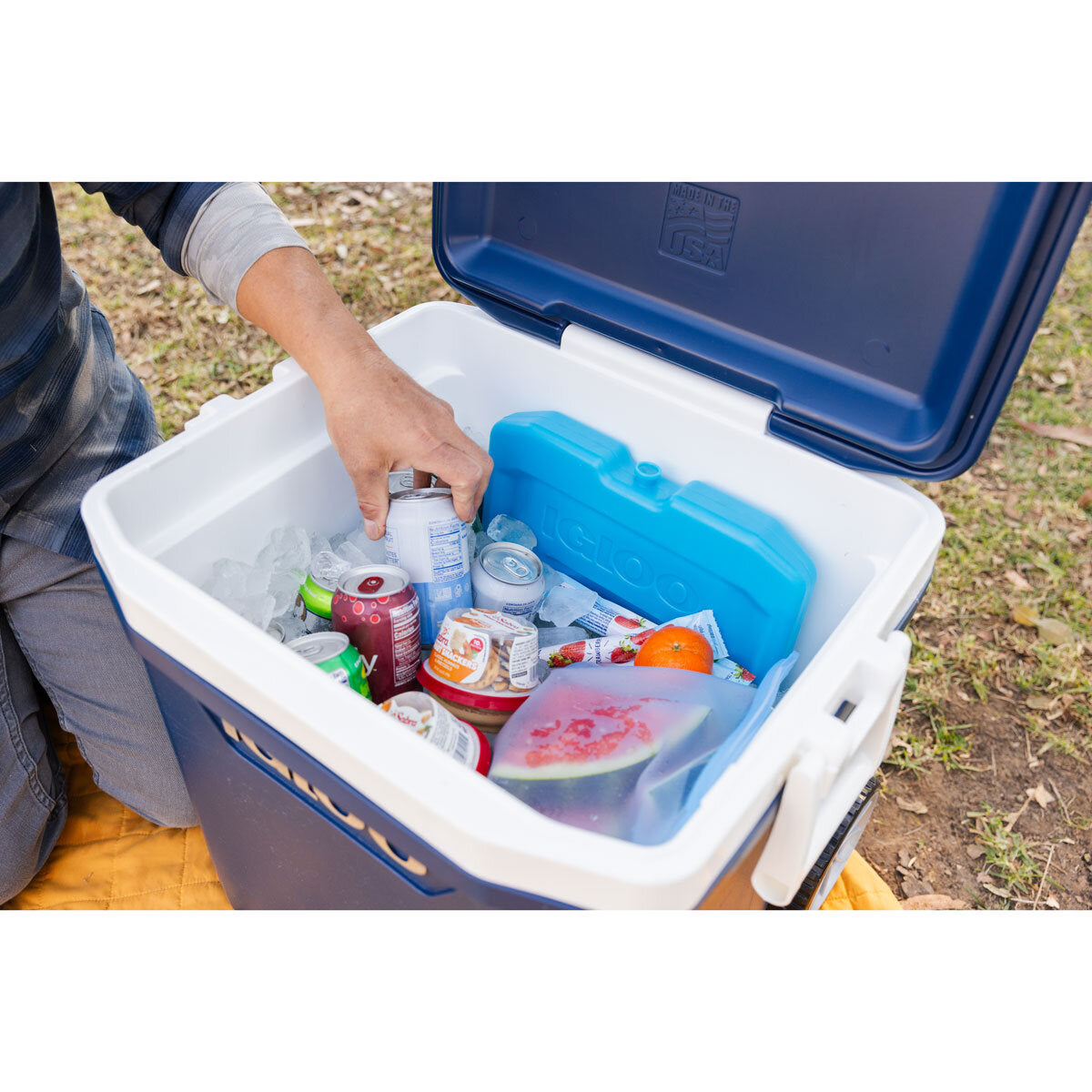 Igloo MaxCold 62QT Latitude Roller Cooler Navy 58 Litre Wheeled Camping Ice Box